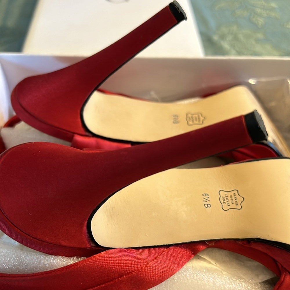 Caparros Gorgeous Red Satin Party Sandals - Picture 4 of 8